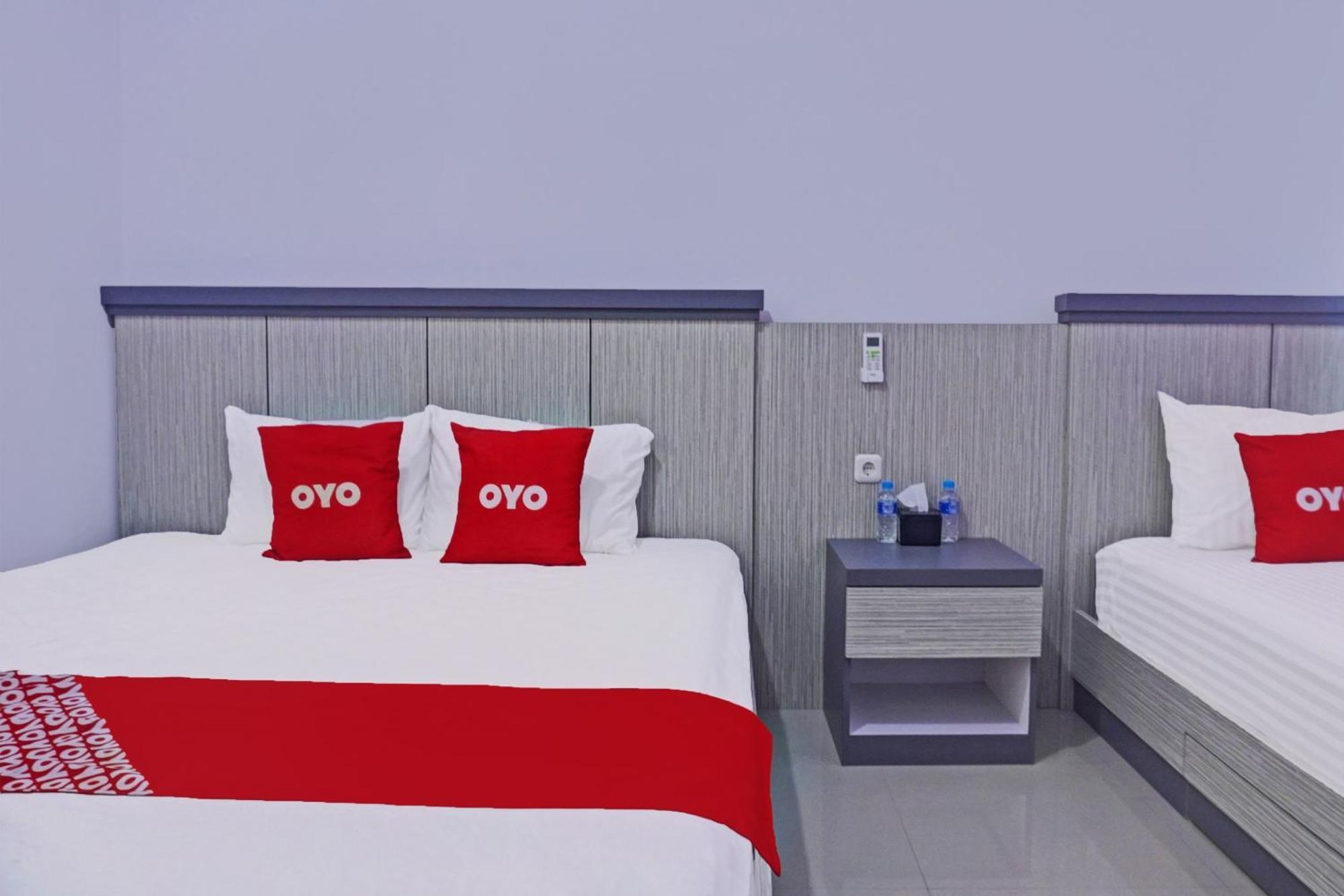 Super Oyo 92518 De Luna Hotel Banjarbaru Bagian luar foto
