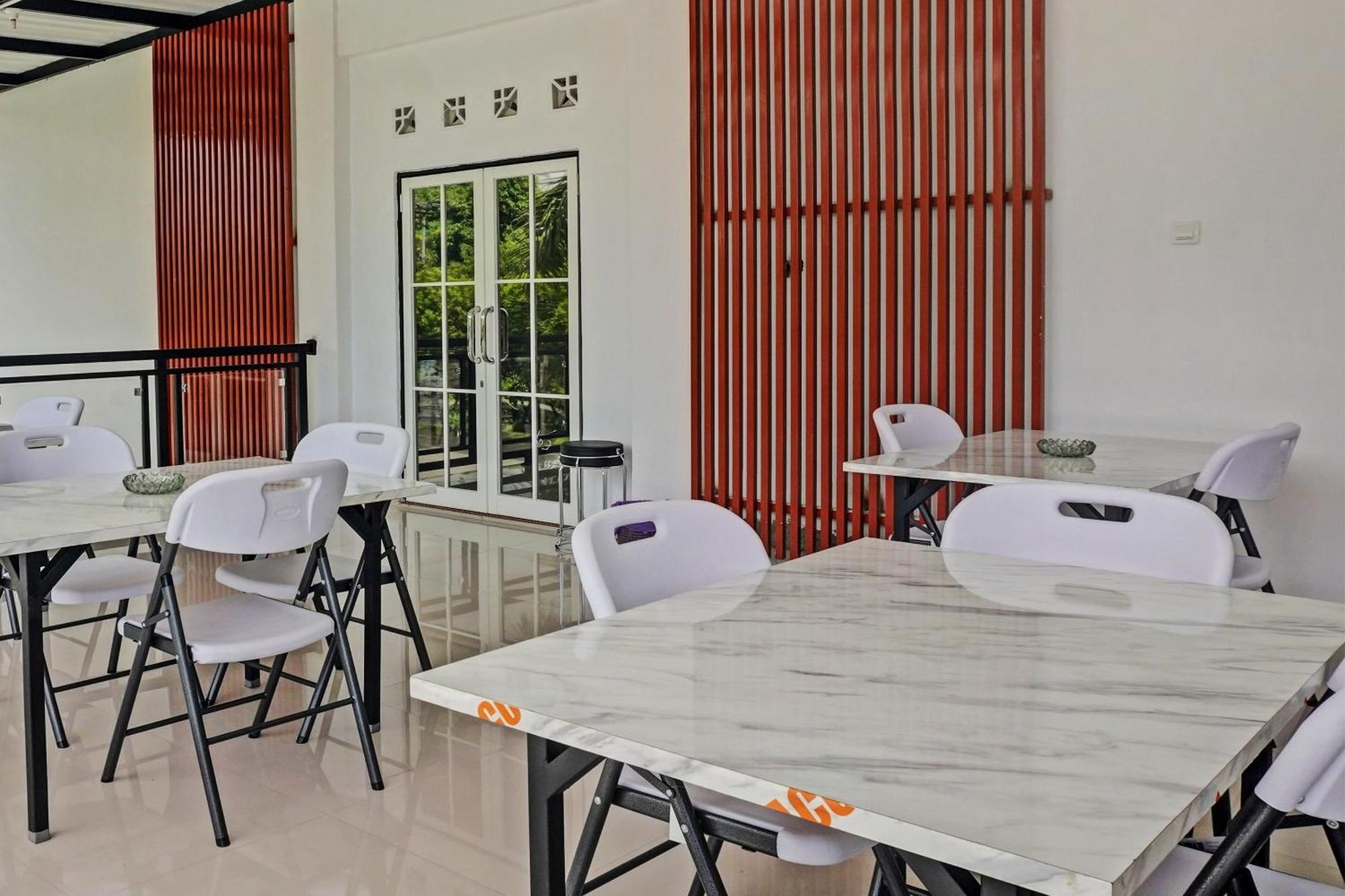 Super Oyo 92518 De Luna Hotel Banjarbaru Bagian luar foto