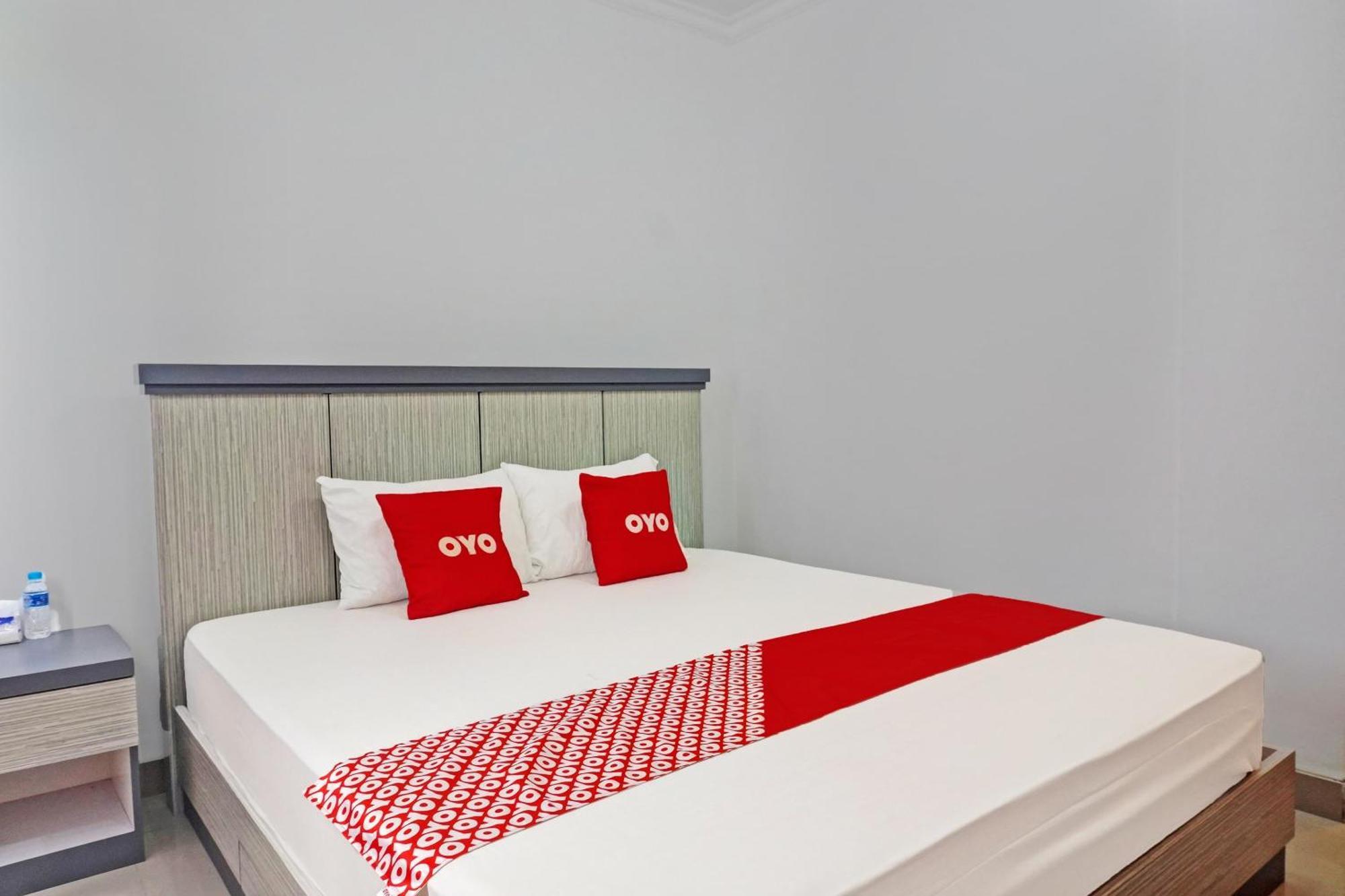Super Oyo 92518 De Luna Hotel Banjarbaru Bagian luar foto