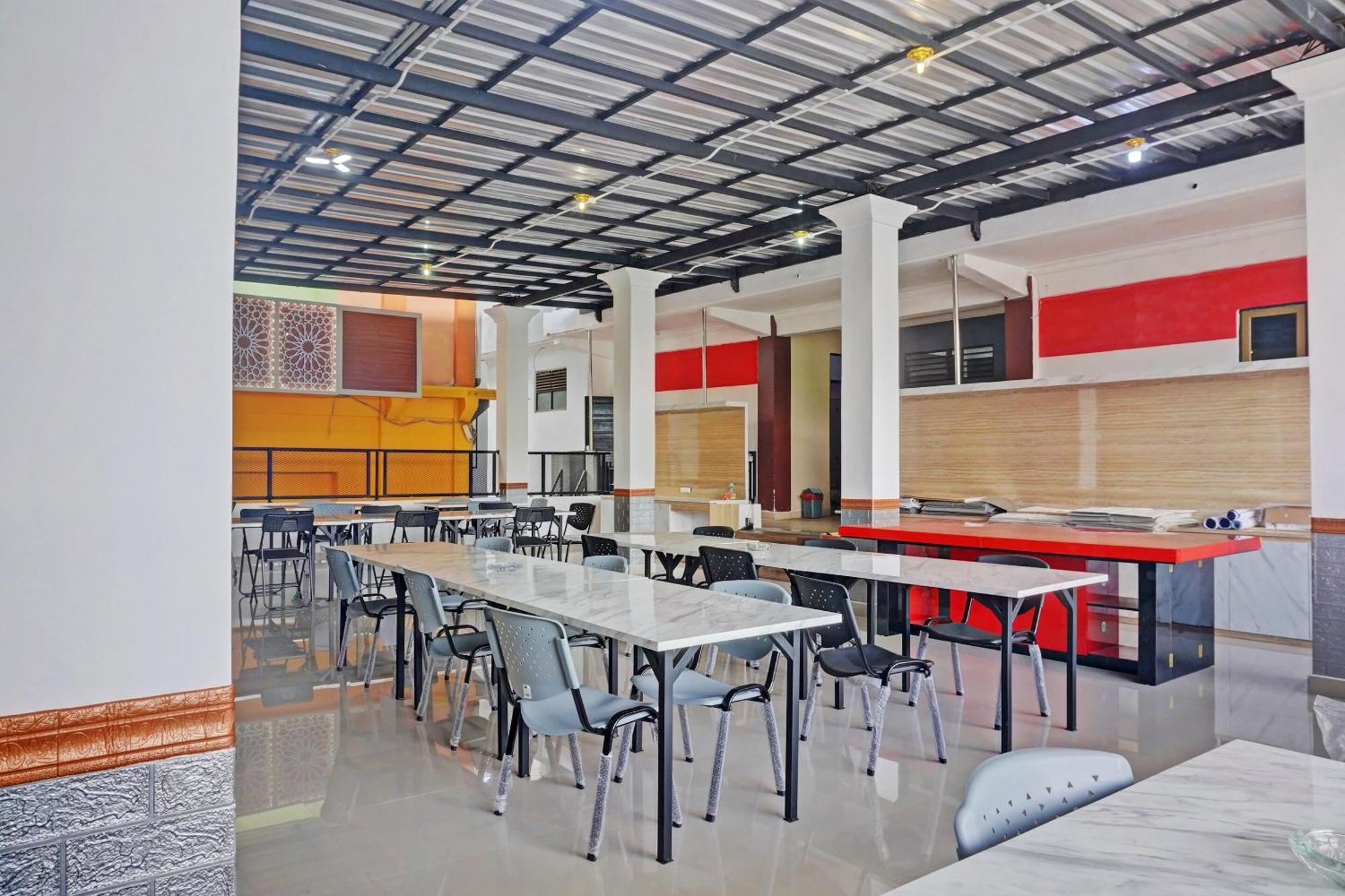 Super Oyo 92518 De Luna Hotel Banjarbaru Bagian luar foto