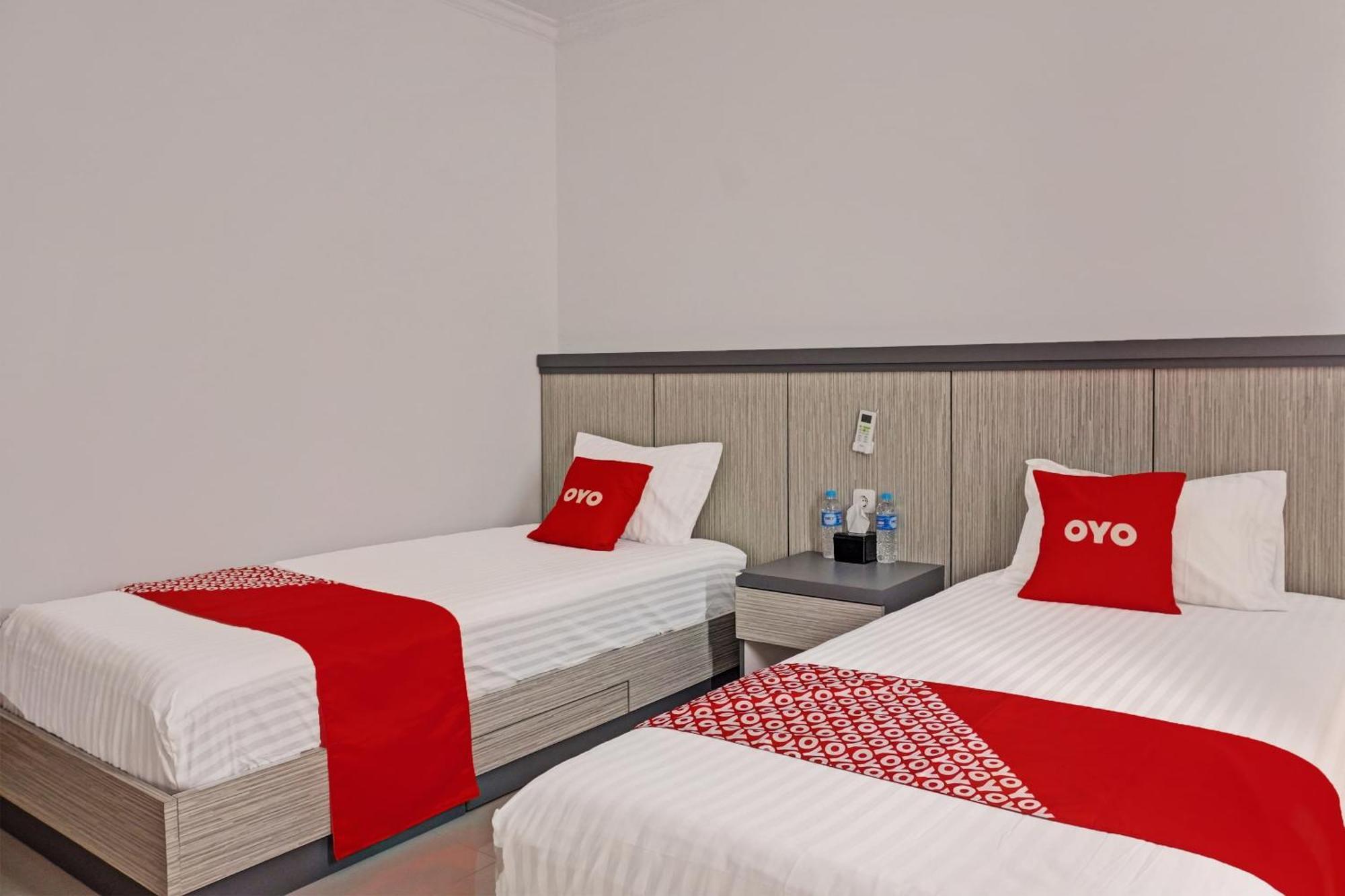 Super Oyo 92518 De Luna Hotel Banjarbaru Bagian luar foto