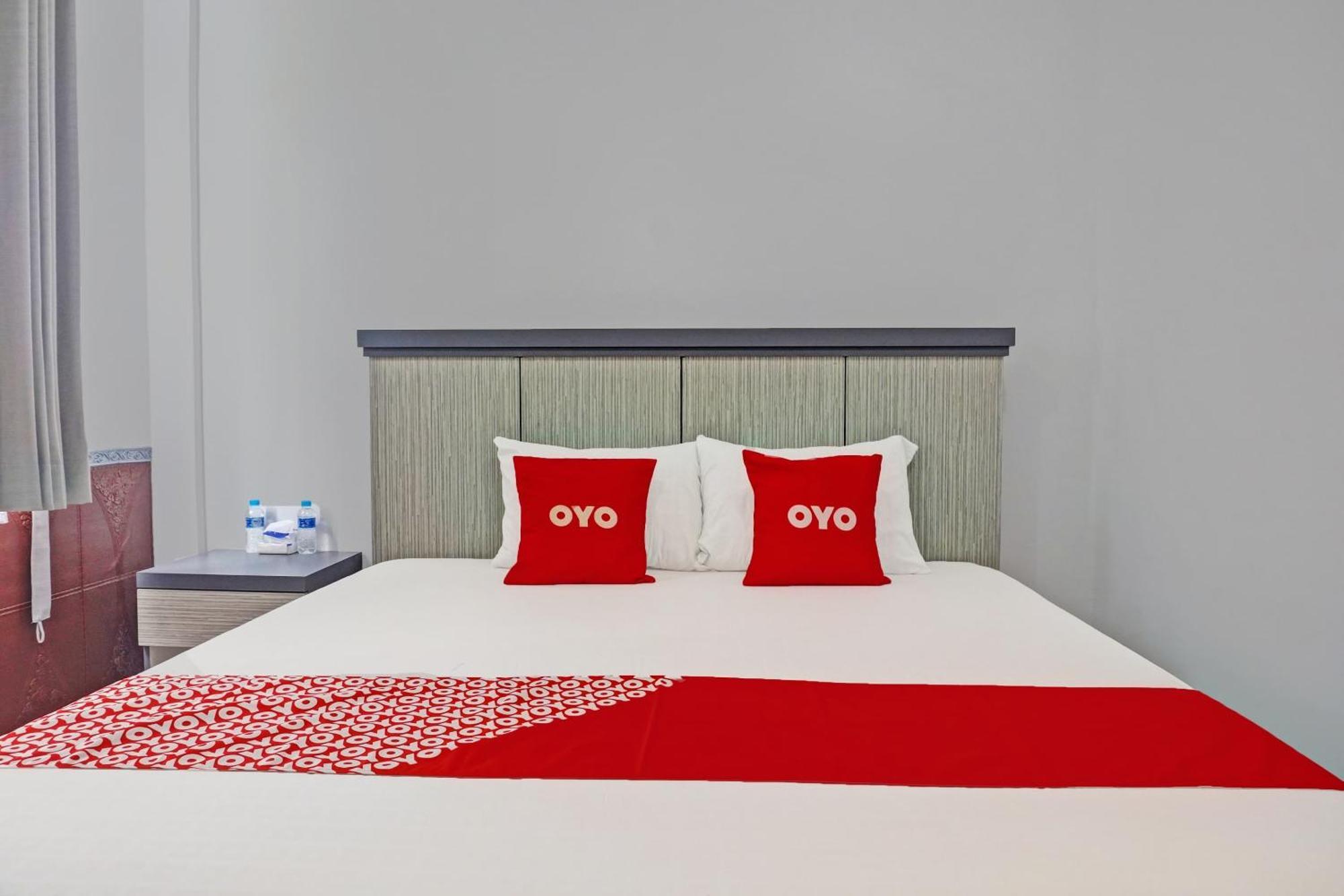 Super Oyo 92518 De Luna Hotel Banjarbaru Bagian luar foto