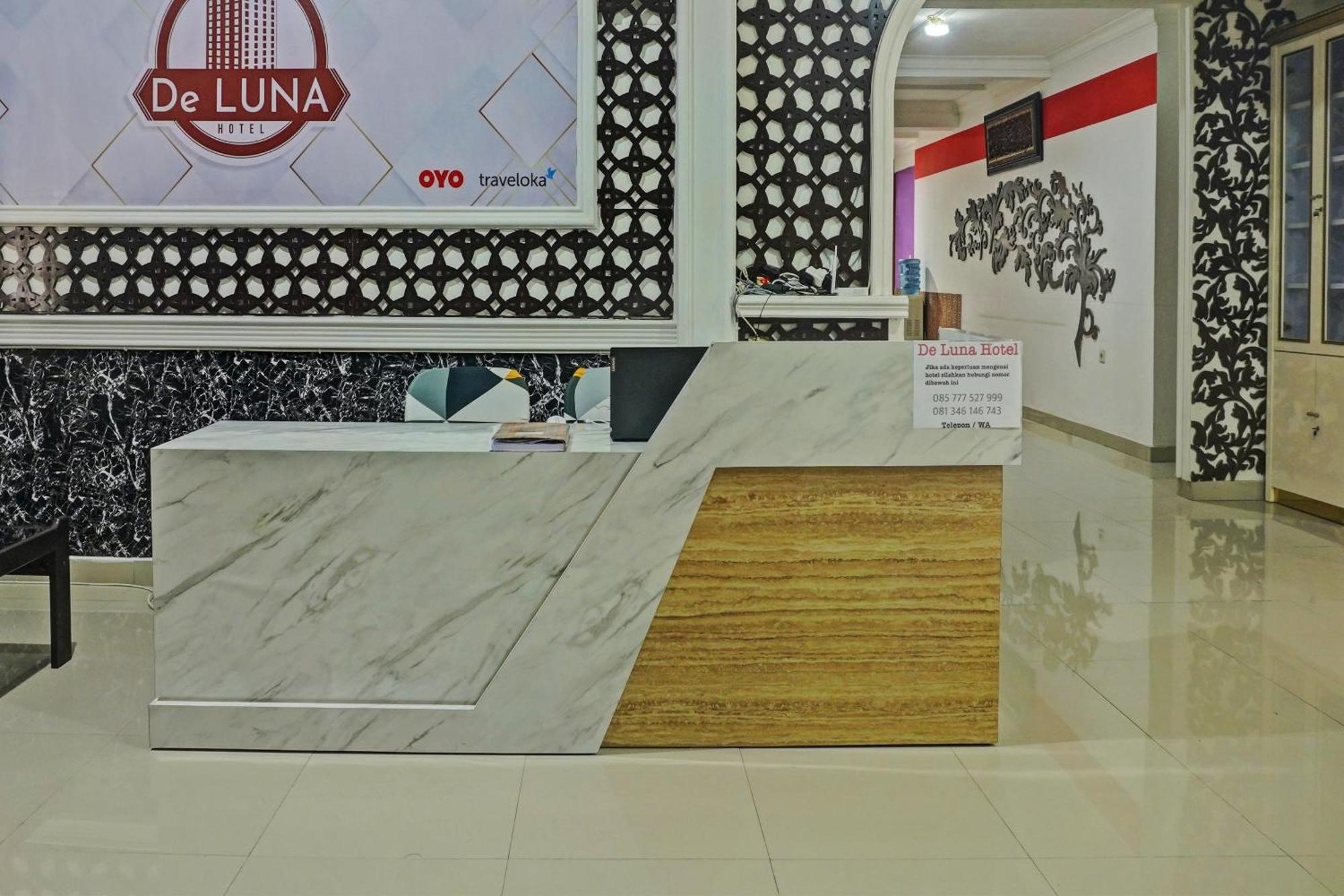 Super Oyo 92518 De Luna Hotel Banjarbaru Bagian luar foto