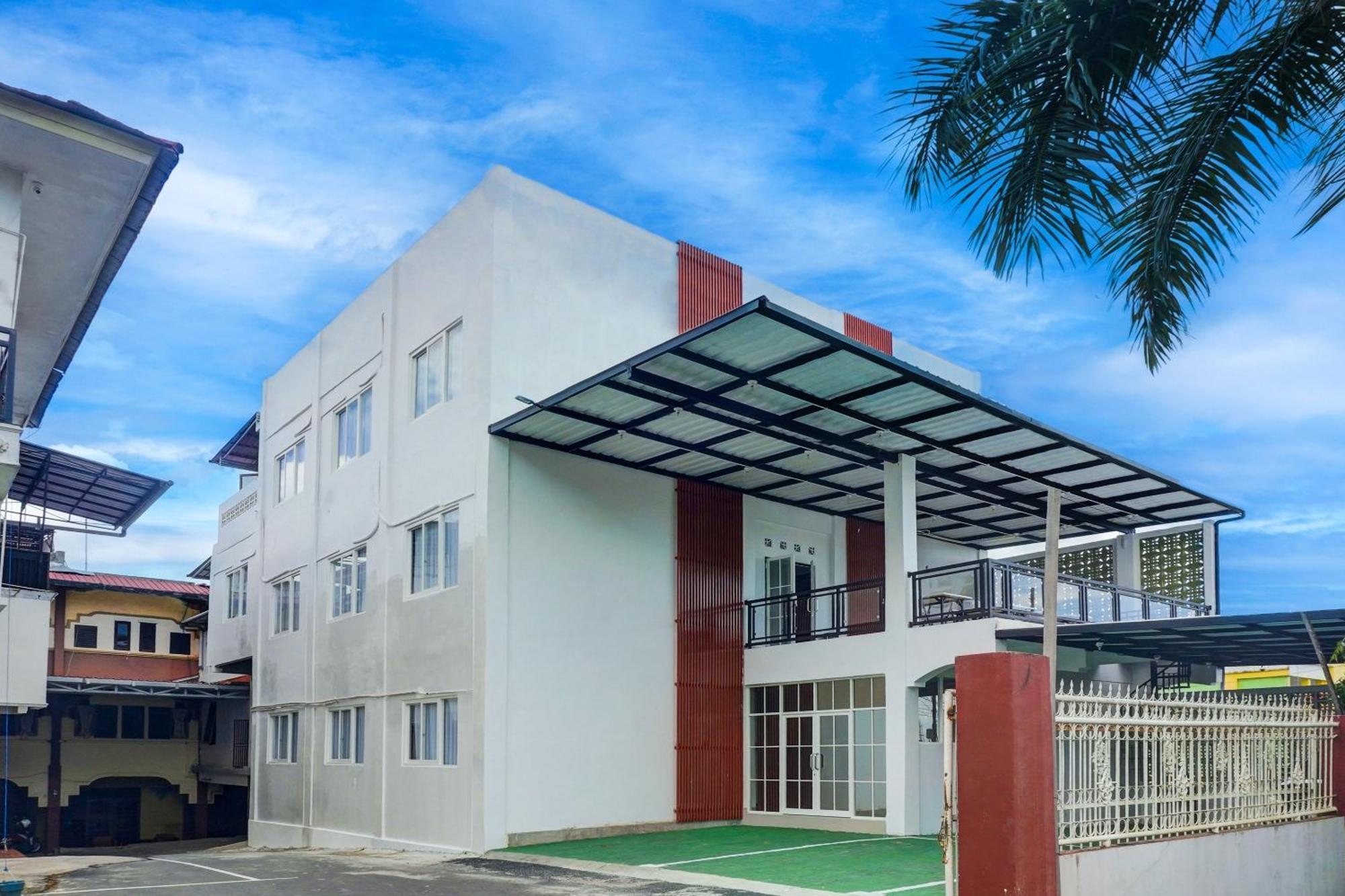 Super Oyo 92518 De Luna Hotel Banjarbaru Bagian luar foto