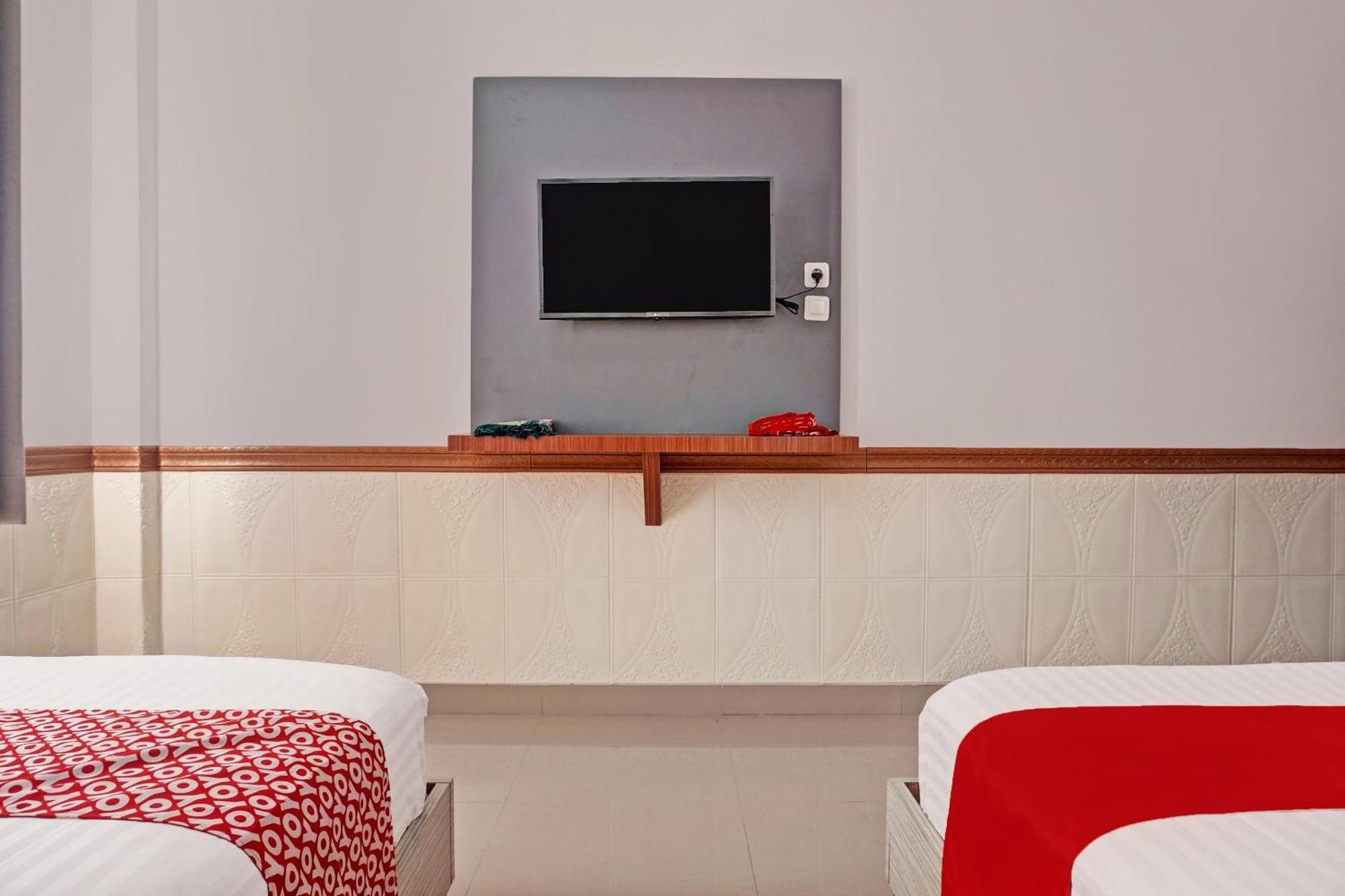 Super Oyo 92518 De Luna Hotel Banjarbaru Bagian luar foto