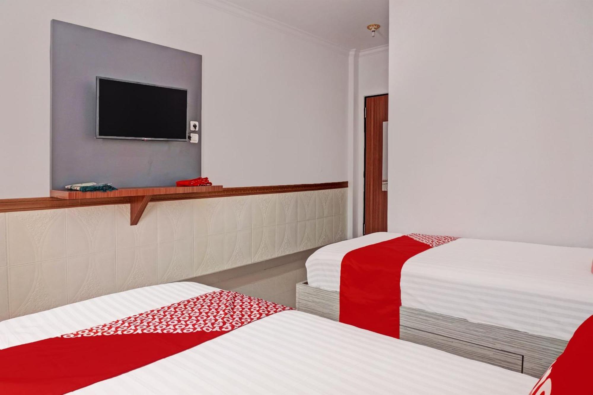 Super Oyo 92518 De Luna Hotel Banjarbaru Bagian luar foto