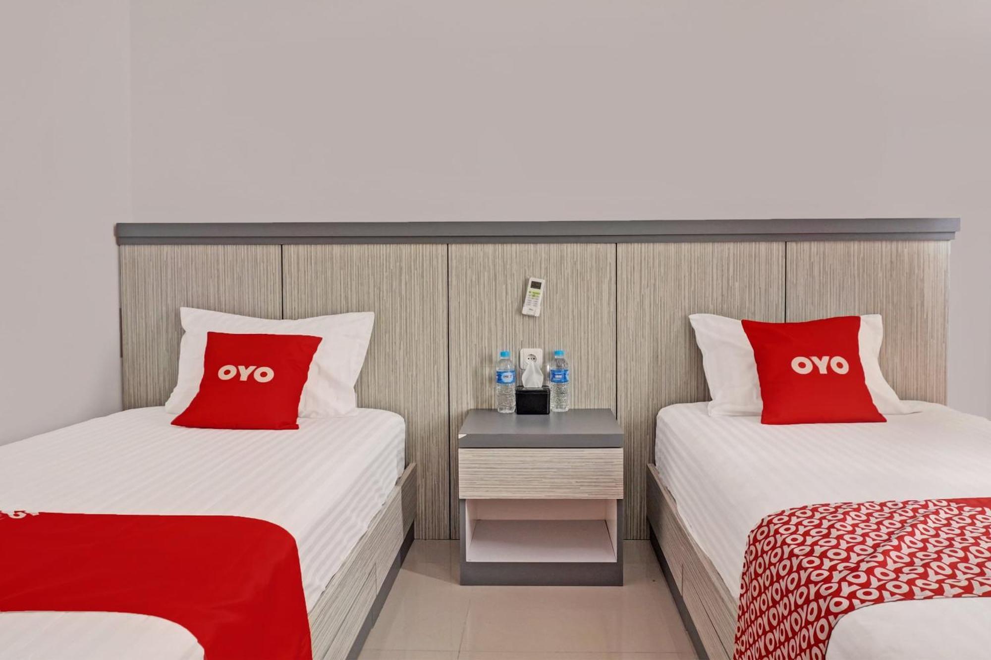Super Oyo 92518 De Luna Hotel Banjarbaru Bagian luar foto
