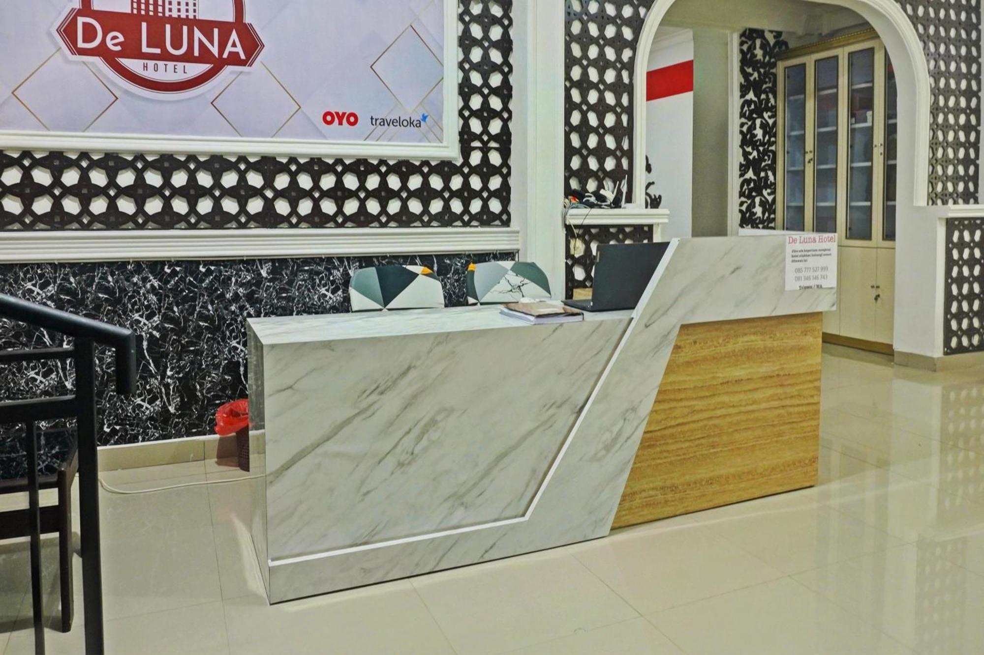 Super Oyo 92518 De Luna Hotel Banjarbaru Bagian luar foto