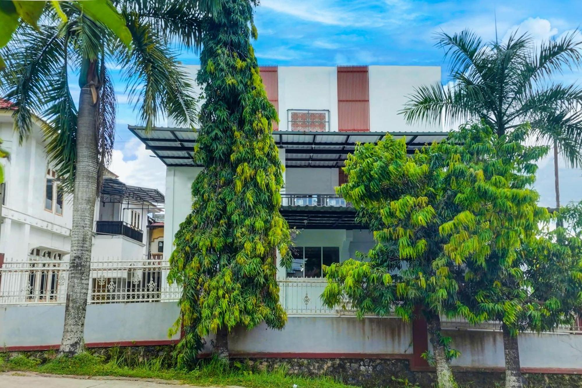 Super Oyo 92518 De Luna Hotel Banjarbaru Bagian luar foto